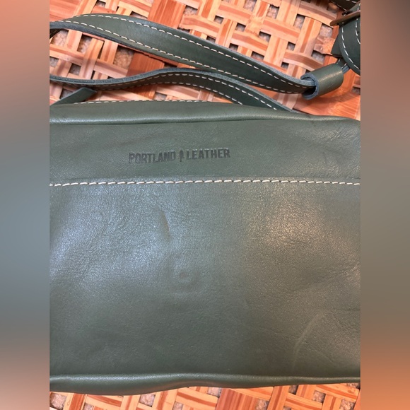 Portland Leather Large Camera Bag Green - Picture 2 of 7